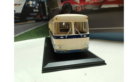 Автобус ЛиАЗ-677 бежево-синий, масштабная модель, Classicbus, 1:43, 1/43