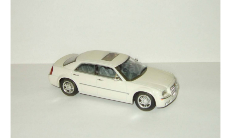 Крайслер Chrysler 300C HEMI Super 2004 Белый Norev 1:43 БЕСПЛАТНАЯ доставка, масштабная модель, scale43