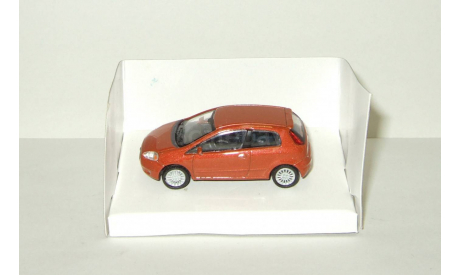 Фиат Fiat Punto 2007 Cararama Hongwell 1:72 БЕСПЛАТНАЯ доставка, масштабная модель, scale72