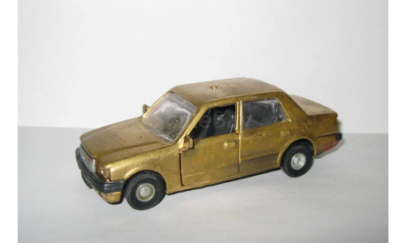 Тойота Toyota Crown 1998 Carven 1:35, масштабная модель, scale35