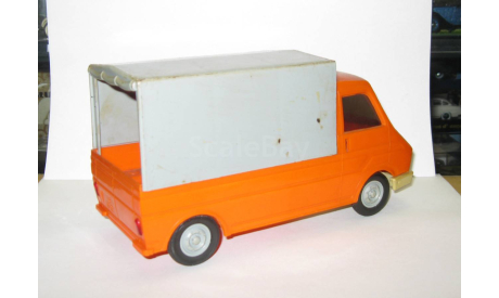 Фиат Fiat 242 1979 сделано в ГДР 1:25, масштабная модель, scale24