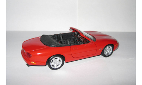 Ягуар Jaguar XK8 1997 Maisto Special Edition 1:24, масштабная модель, scale24