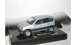 Шевроле Chevrolet Niva Нива 4х4 2011 Серебристая Bauer Hongwell Cararama 1:43