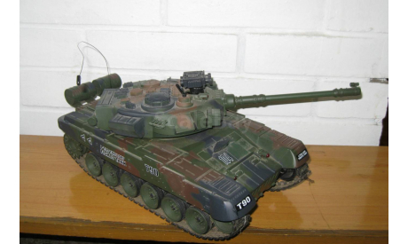 игрушка модель Радиоуправляемый Танк T90 the Lord Fights Tank Maisto 1:18 Длина 45 см, масштабные модели бронетехники, scale18