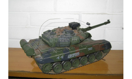 игрушка модель Радиоуправляемый Танк T90 the Lord Fights Tank Maisto 1:18 Длина 45 см, масштабные модели бронетехники, scale18