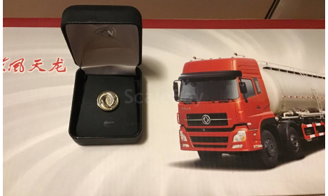 DONGFENG. CHINA. ЦИСТЕРНА. 1:32. ФИРМЕННЫЙ ЗНАЧОК, масштабная модель, scale32
