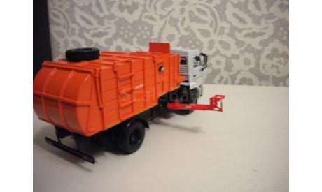 Мусоровоз с манипулятором МКМ-4503 (43253), масштабная модель, 1:43, 1/43