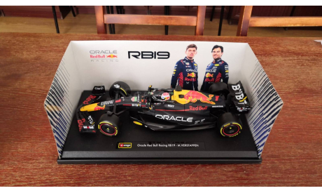 Red Bull RedBull RB19 RB 19 2023 Max Verstаррen Maкc Феpcтaппен formula 1 18 Bburago, масштабная модель, scale18