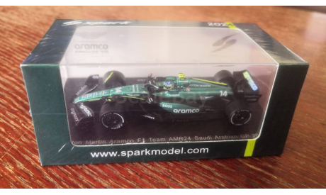 Модель formula 1 64 Aston Martin AMR24 Saudi Arabian Гран-при Саудовской Аравии 2024 GP Fernando Alonso Фернандо Алонсо Spark, масштабная модель, scale64