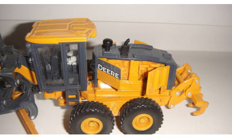 ГРЕЙДЕР JOHN DEERE 872GP ERTL 1/50  ТОЛЬКО МОСКВА САМОВЫВОЗ, масштабная модель, scale50