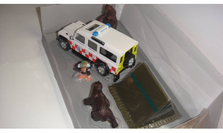 LAND ROVER DEFENDER НАБОР CARARAMA ТОЛЬКО МОСКВА, масштабная модель, scale43