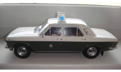 АВТО 24 VOLKSPOLIZEI 1.18  ТОЛЬКО МОСКВА САМОВЫВОЗ, масштабная модель, scale18, ГАЗ