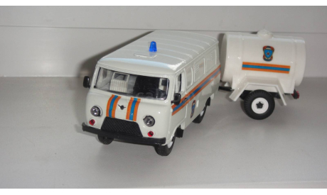 УАЗ 3962 МЧС С ПРИЦЕПОМ  ТОЛЬКО МОСКВА САМОВЫВОЗ, масштабная модель, scale43