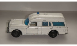 MERCEDES BENZ AMBULANCE MATCHBOX  ТОЛЬКО МОСКВА САМОВЫВОЗ