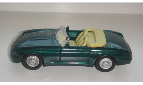 MG RV8 MAISTO 1.37  ТОЛЬКО МОСКВА САМОВЫВОЗ, масштабная модель, scale0