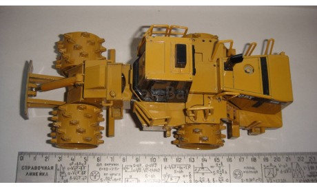 CATERPILLAR TWENTY METAL TRACKS  ТОЛЬКО МОСКВА САМОВЫВОЗ, масштабная модель, scale0