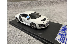 Audi e-tron concept . Looksmart