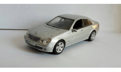 Mercedes Benz E Klasse W 211 1:43 Minichamps