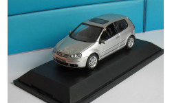 Volkswagen VW Golf 1:43 Schuco