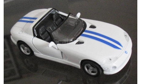 Maisto 1:39 Dodge viper RT/10, масштабная модель