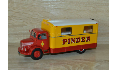 !!! SALE !!! 1:43 Unic ZU 51 Kitchen Truck Pinder Circus, масштабная модель, Direct Coll, 1/43