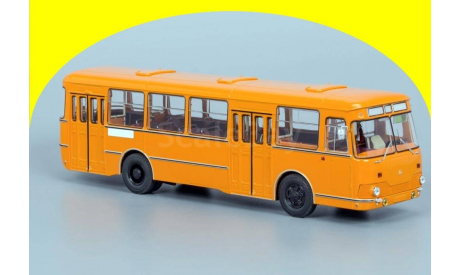 ЛиАЗ-677М (с запасным колесом) ClassicBus 1:43, масштабная модель, 1/43