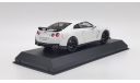 Nissan GT-R R35 2017 Nismo Track edition [CAR-NEL x Kyosho] 1/43, масштабная модель, scale43
