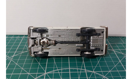 ГАЗ 2402 Скорая помощь сделано в СССР, масштабная модель, Агат/Моссар/Тантал, scale43