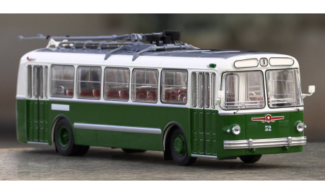 ЗиУ 5 бело-зелёный (уценка) отсутствует картонная коробка, масштабная модель, Classicbus, scale43