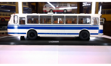 Лаз 699 Р (LAZ699R) белый с синими полосами, масштабная модель, Classicbus, scale43