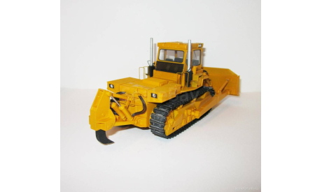 Трактор Т-330 RTM/ТРЭКС 1:43, масштабная модель, 1/43