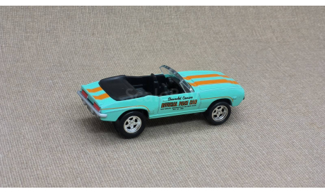 Chevrolet Camaro Convertible Indy 500 Pace Car (1969) - Johnny Lightning - 1:64, масштабная модель, scale64