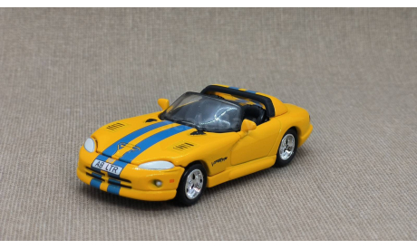 Dodge Viper R/T 10 (1995) - Johnny Lightning - 1:64, масштабная модель, scale64