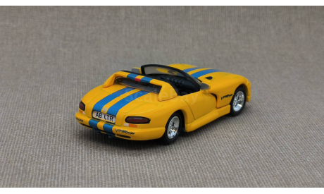 Dodge Viper R/T 10 (1995) - Johnny Lightning - 1:64, масштабная модель, scale64
