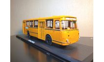 ЛИАЗ 677 М Ликинский автобус оранжевый с запасным колесом на кронштейне, масштабная модель, Classicbus, 1:43, 1/43