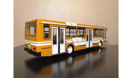 ЛИАЗ 5256 Агат - Охра с белыми полосами Арт.  04012E DEMPRICE, масштабная модель, 1:43, 1/43