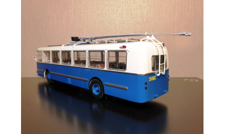 Троллейбус ЗиУ-5 Мороз Арт. 04006J DEMPRICE, масштабная модель, 1:43, 1/43