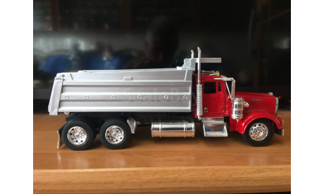 Kenworth самосвал. РАСПРОДАЖА КОЛЛЕКЦИИ ., масштабная модель, New-Ray Toys, scale32