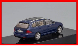 VW Golf V Variant blue met AutoArt 1:43