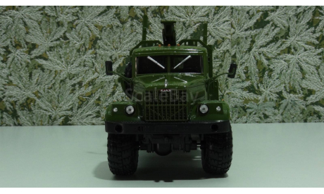 КРАЗ-255Л1 Легендарные грузовики СССР №54 MODIMIO, масштабная модель, scale43