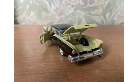 Ford Fairlane 1957 ROAD CHAMPS, масштабная модель, scale43