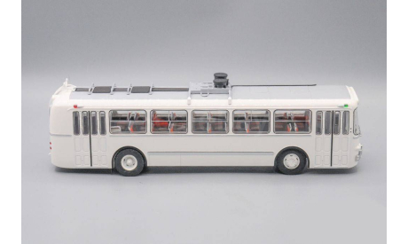 Троллейбус ЗИУ 5 Иней (Белый) Demprice, масштабная модель, Classicbus, scale43