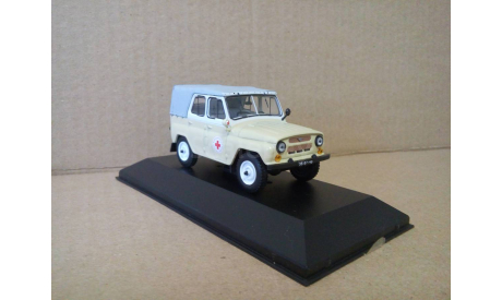 УАЗ 469БГ IST040 МЕДПОМОЩЬ, масштабная модель, IST Models, scale43
