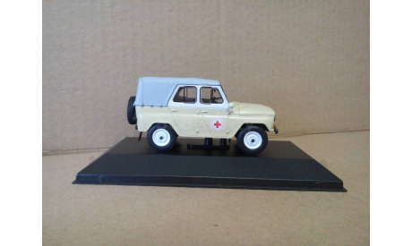 УАЗ 469БГ IST040 МЕДПОМОЩЬ, масштабная модель, IST Models, scale43