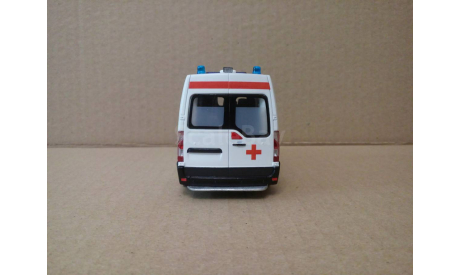 СКОРАЯ МЕДИЦИНСКАЯ ПОМОЩЬ НА БАЗЕ RENAULT MASTER, масштабная модель, scale43