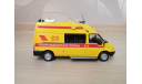 СКОРАЯ МЕДИЦИНСКАЯ ПОМОЩЬ НА БАЗЕ FORD TRANSIT, масштабная модель, scale43