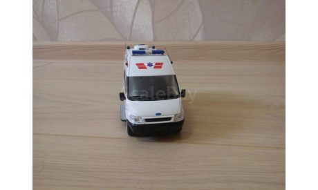 СКОРАЯ МЕДИЦИНСКАЯ ПОМОЩЬ НА БАЗЕ FORD TRANSIT, масштабная модель, 1:43, 1/43