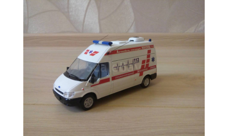 СКОРАЯ МЕДИЦИНСКАЯ ПОМОЩЬ НА БАЗЕ FORD TRANSIT, масштабная модель, 1:43, 1/43