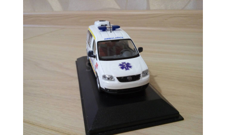 МОДЕЛЬ AMBULANCE НА БАЗЕ VW CADDY, масштабная модель, Volkswagen, 1:43, 1/43