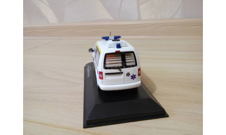 МОДЕЛЬ AMBULANCE НА БАЗЕ VW CADDY, масштабная модель, Volkswagen, 1:43, 1/43